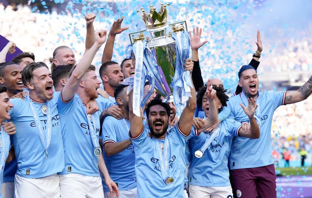 AlertesInfoot's tweet image. 🚨 Manchester City a remporté la Supercoupe d'Europe 2023 après avoir battu Séville aux tirs au but (1-1, 5-4).

Cette victoire est une grande satisfaction pour les supporters de Manchester City, qui attendent ce trophée depuis longtemps. 🏆🏅

C'est un début de saison idéal pour…