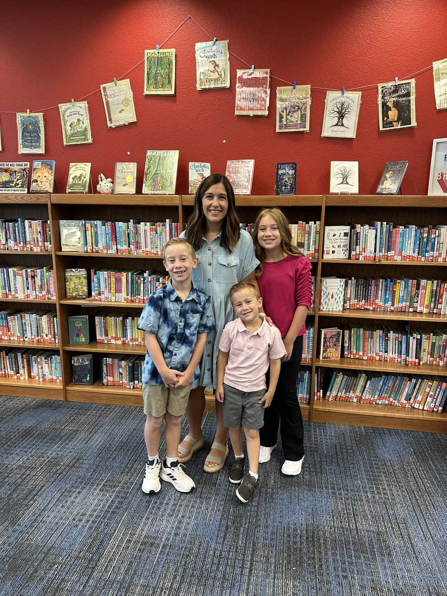 Kel_Sanders's tweet photo. The Sanders crew had the best #NISDFIRSTDAY Thankful for the amazing teachers and administrators @LakeviewBobcats & @MedlinMiddle. Excited about the year ahead 💙 https://t.co/NBihI5Q2bN