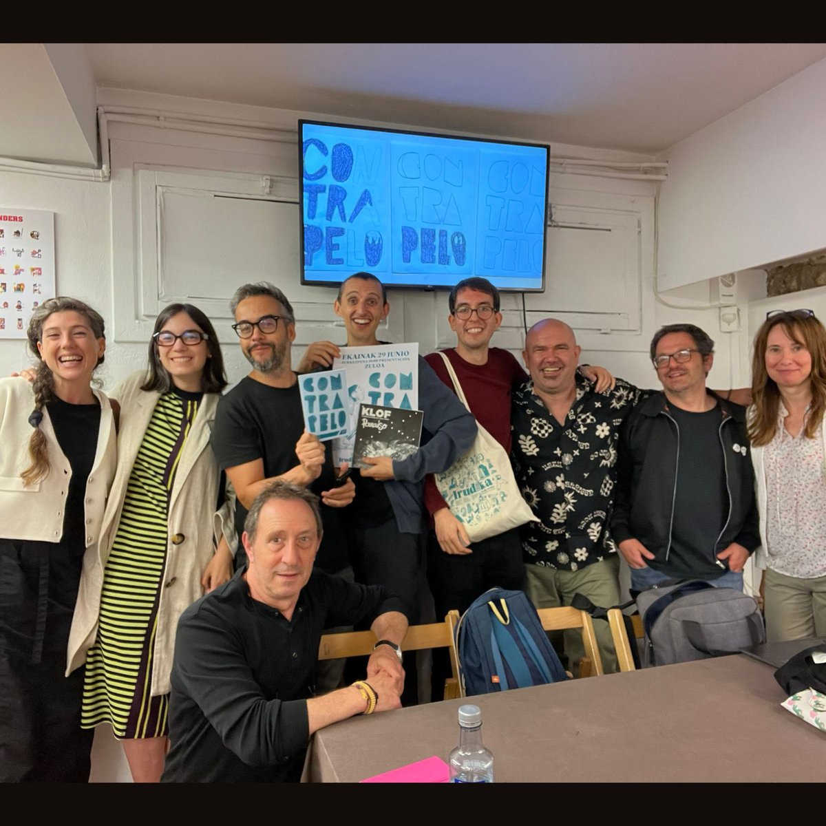 contrapelozine's tweet photo. Gracias de nuevo a Eli, Estíbaliz, Kike, Helena y Gille, a Zuloa Irudia, a Maramara liburuak y a todas las personas que os acercasteis en algún momento.  Podréis conseguir ejemplares online y en estas dos librerías de Vitoria-Gasteiz. #fanzine #gasteiz #irudika #illustration https://t.co/YM5RbrtraX