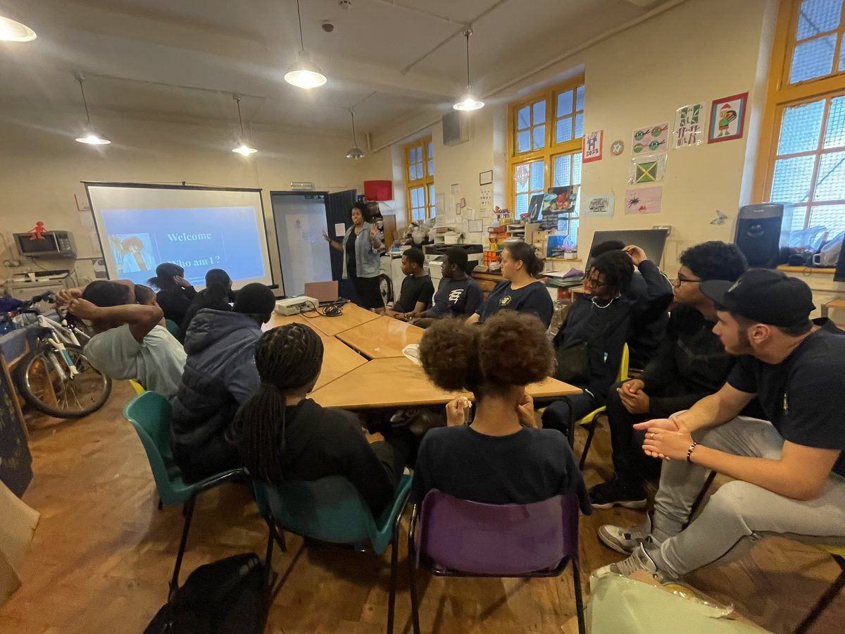 WHYCNunhead's tweet photo. Great turn out for a certificated #budgeting and #Finance course with Natalie tonight #youngvolunteers @LondonYouth #CVC #RDAS #youngvolunteers https://t.co/UsQ2TweNQy