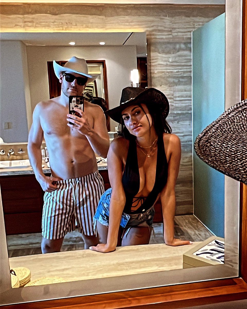 NittiMusic's tweet photo. Bought hats at the airport now we dont know how to act Orale Weyy https://t.co/yeNjLhzFQ4
