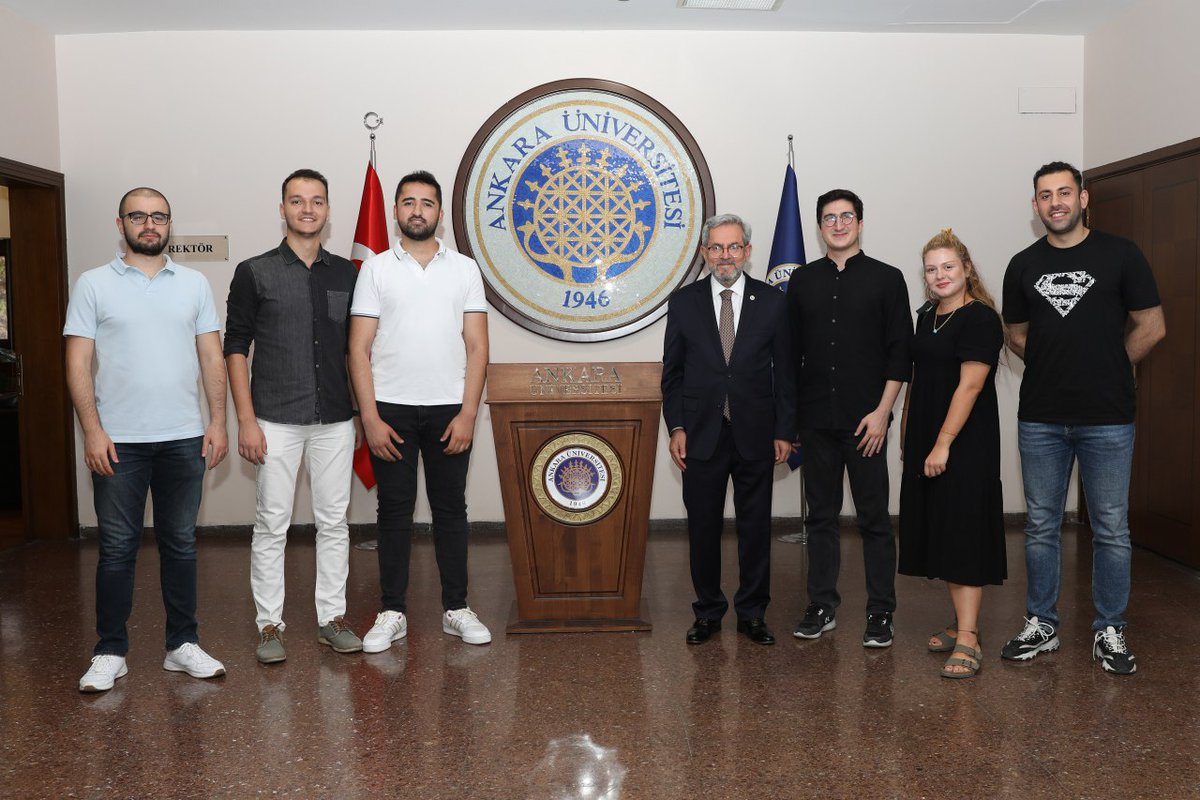 Diplomaların imza aşamasından sonra Sn <a href="/CahitGuran/">Prof. Dr. Mehmet Cahit Güran</a> ve e-Beyas Koordinatörümüz Sn Fahrettin Özdemirci ile birlikte kolaylaştırıcı bürokratik bir adım daha attık. 
Bütün mezunlarımıza başarılar diliyorum.