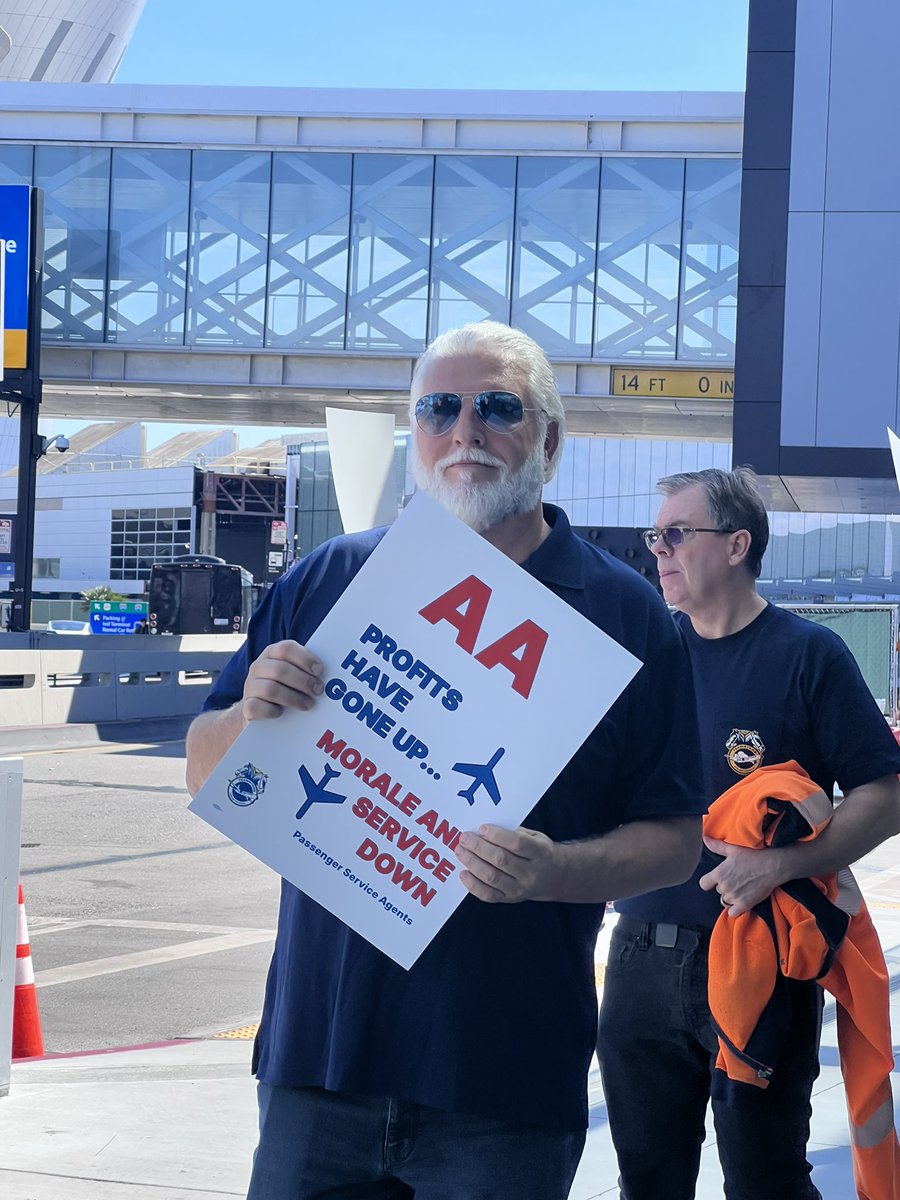 Teamsters856's tweet photo. ✊Passionate members create a powerful movement! 
✈️American Airlines made 💰 $1.3 billion in profit in just the last quarter, yet they give 🚫 no raises for their passenger service workers! Fair contract NOW! #FairPayAA #UnionStrong #Solidarity #teamsters https://t.co/EyHvqDAAmi