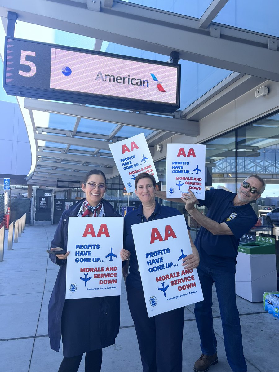 Teamsters856's tweet photo. ✊Passionate members create a powerful movement! 
✈️American Airlines made 💰 $1.3 billion in profit in just the last quarter, yet they give 🚫 no raises for their passenger service workers! Fair contract NOW! #FairPayAA #UnionStrong #Solidarity #teamsters https://t.co/EyHvqDAAmi