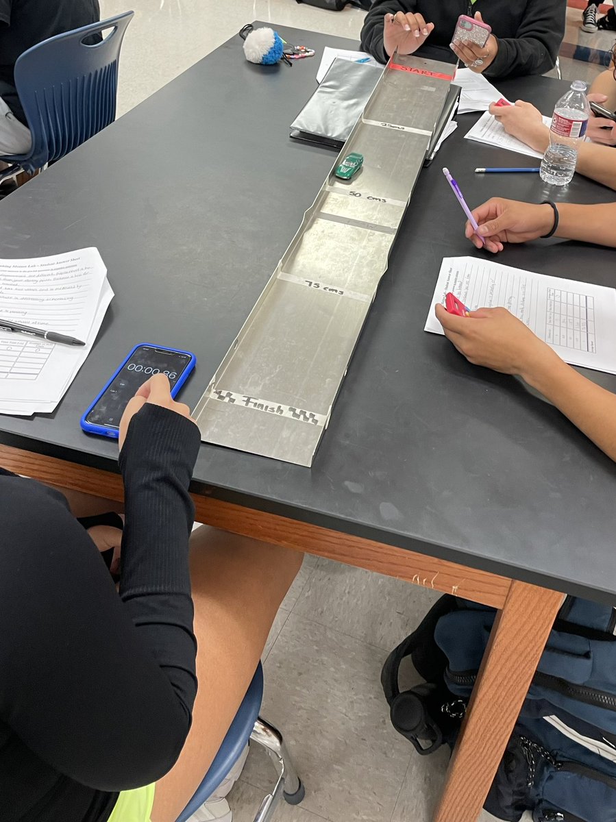 ms_rojo's tweet photo. Todays motion lab in IPC! Weβre learning about speed, velocity and acceleration. @mslagleAHS @HumbleISD_AHS @HumbleISD
#AHSScience #rootedintherealworld #ALLstudentsAREscientists #doingsciencedaily https://t.co/2oMIxJBb04