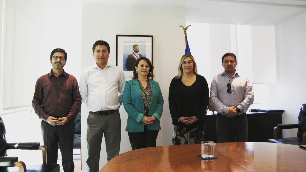 supervisoressqm's tweet photo. Al igual que la ex ministra de minería @marcela_hernando, esperamos que la nueva líder de la cartera Aurora Williams nos reciba en su oficina, para poder dialogar y conocer las inquietudes que surgen en torno a la #EmpresaNacionalDelLitio https://t.co/oUaal7d36Z