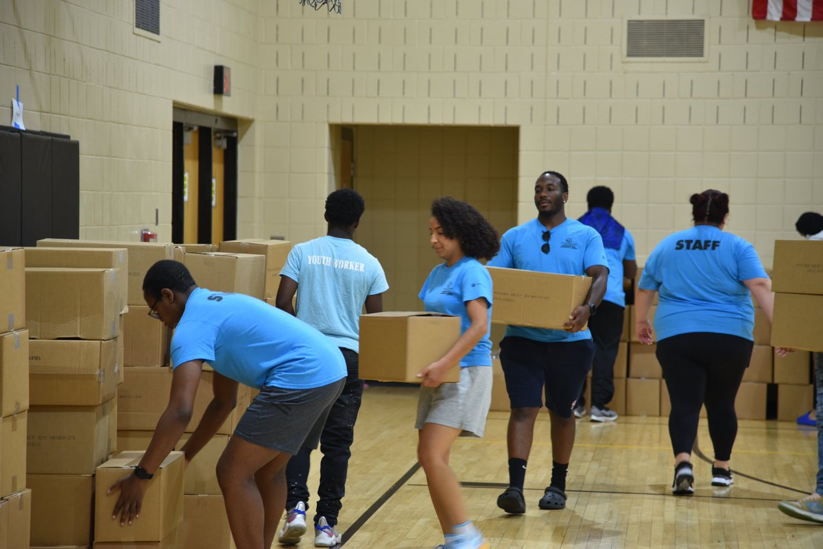 BGCMilwaukee's tweet photo. BGCGM was honored to receive a donation of 5,000 shelf-stable meals and 14,500 snacks from the #PepsiCoFoundation and the local @FritoLay team! Thank you, @PepsiCo for helping us invest in more great futures and ensuring all kids have access to nutritious meals. #FoodForGood https://t.co/VTwBxwsWi7