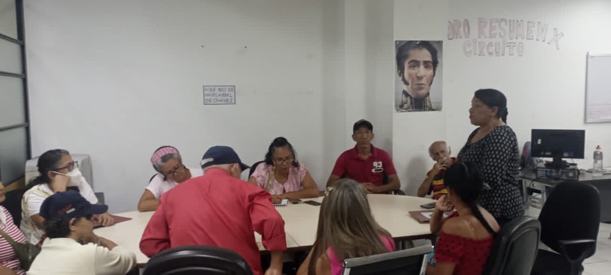 mveroes's tweet photo. AVV Arañero de Sabaneta, parroquia San Pedro, exigimos a la GMVV  la aplicación de la ley de simplificación de trámites, dejar el burocratismo y la indolencia ante la necesidad del pueblo y respetar las luchas populares https://t.co/WW5O4GBRMU