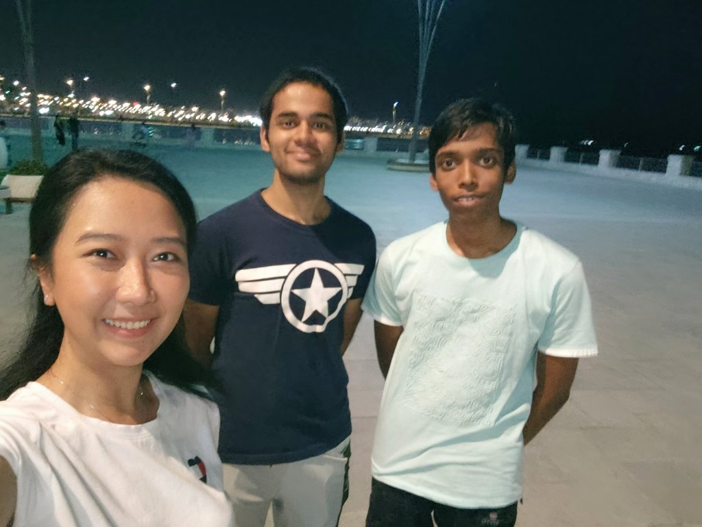 irene_sukandar's tweet photo. Happy to report that they are still walking together! Let's wish both of them the best of luck tomorrow! #FIDEWorldCup https://t.co/bgjrP8ilmI