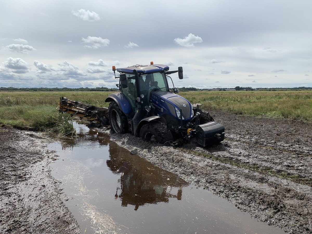 markasmart's tweet image. Been a busy few days on the spoil spreader front, Cheshire, @WWTMartinMere, @RSPBAireValley St Aidan’s @NosterfieldLNR 
Now at @RSPBSaltholme .
Mix of habitat creation for waders, waterfowl, and marginal wetland plants. 
Hasn’t all gone smoothly but we are still moving forward.