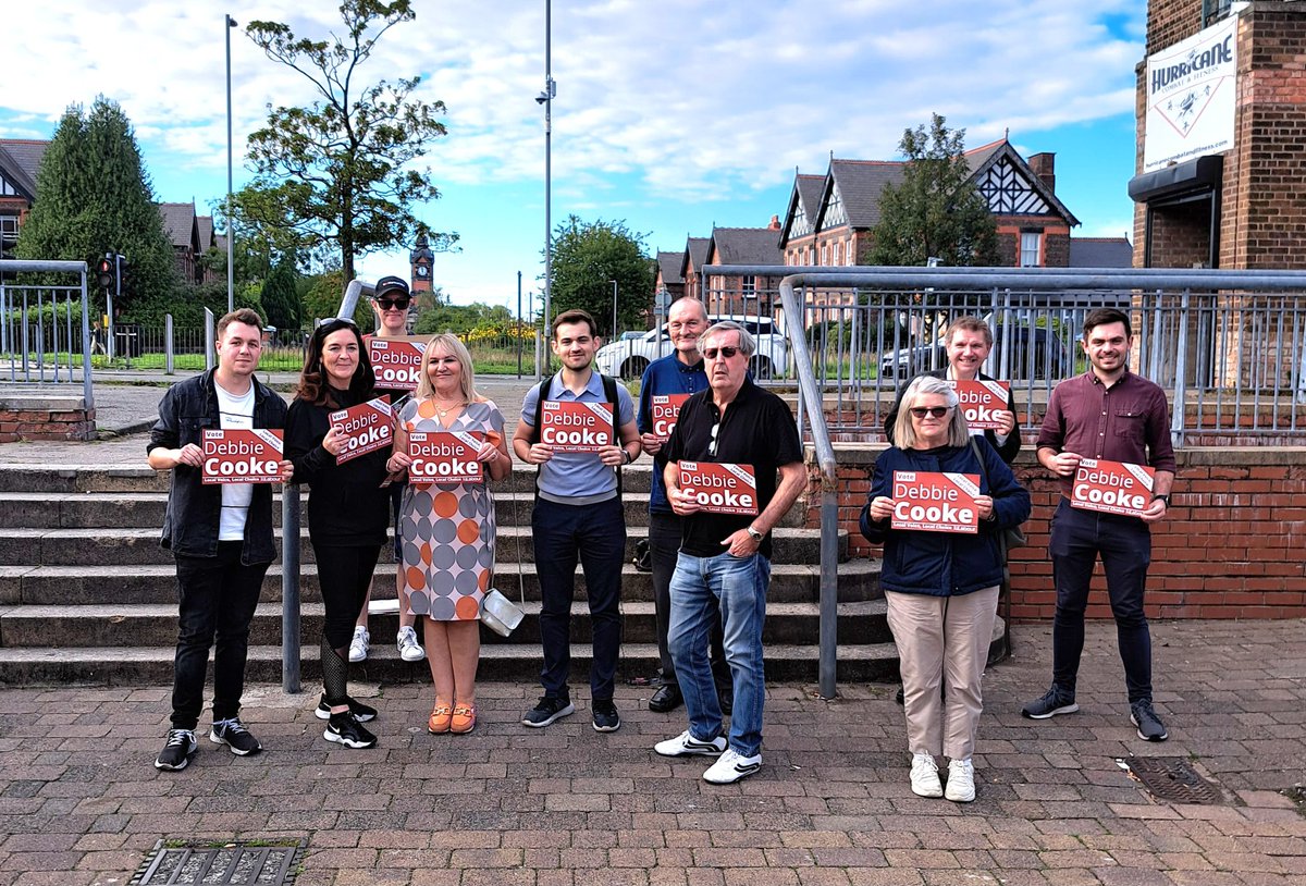 BelleValeLabour's tweet photo. Great show of support tonight from @LiverpoolLabour  for our brilliant local candidate @DebbieCookeFaz #LocalvoiceLocalchoice https://t.co/T4EGzvpnH2
