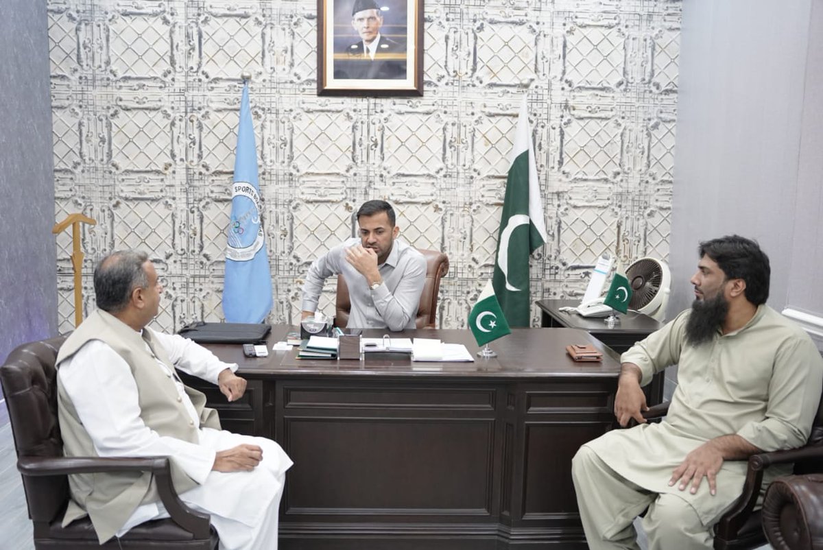 erozgaar's tweet photo. ..in upskilling the youth &amp; the steps required to keep this powerful initiative self-sustainable &amp; give up-to-date skills to the youth
Mr. Umair Shah - Director Youth Affairs &amp; Mr. Ahmad Islam - Joint Director PITB Freelancing Wing also joined the meeting 2/2
#eRozgaar https://t.co/ShmrcJbsFQ