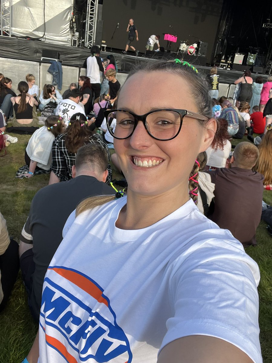 jobennett91's tweet photo. @TrenthamLive @Signal1Official 
5 colours in my hair the only way to go and see @mcflymusic love you boys!! 
#mcflyforever #galaxydefenders https://t.co/UNYyhFSnep