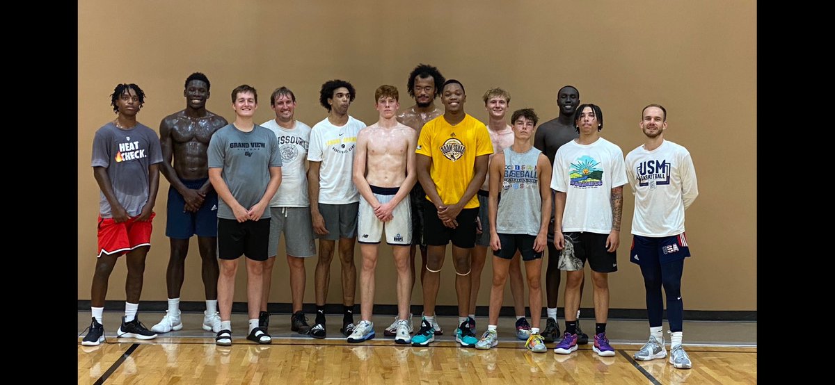 Last workout before the college and pro guys head back! Love our 816 family! <a href="/Cecillee12/">Cecil Lee</a> @grant23g <a href="/carsonstarns/">carson</a> <a href="/adam_fuller_/">Adam Fuller</a>