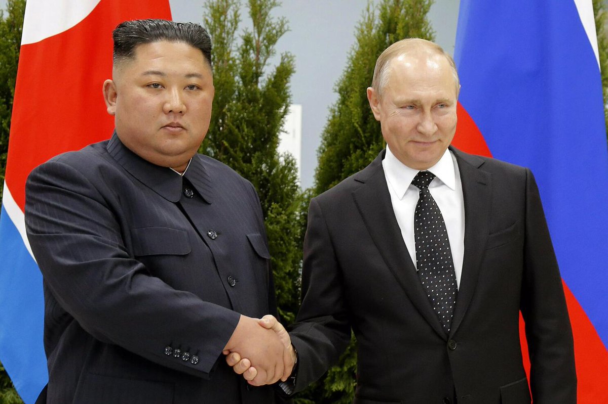 [ 🇰🇵 CORÉE DU NORD | 🇷🇺 RUSSIE ]

🔸 Le Ministre nord-coréen de la Défense, Kang Sun Nam, a lu un message de Kim Jong-un dans lequel le dirigeant nord-coréen a « souligné la nécessité de continuer le développement de la coopération stratégique et tactique entre la Russie et la