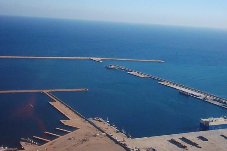 TurkishCentury's tweet photo. Türkiye has signed an agreement to expand its presence in #Libya's #AlKhoms port with additional infrastructure investments which will increase commercial & military capacity to safeguard the interests of the friendly #Tripoli government & the #Libyan people. #Khoms 🇹🇷🇱🇾 https://t.co/kGITXy1fCl