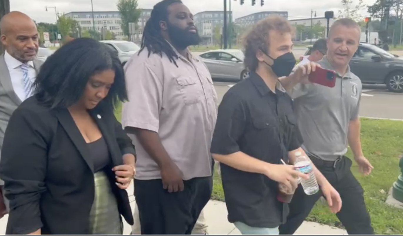 Aidan Kearney on X: Kendra Lara @CllrKendraLara was not happy to see me in  court today, and her goons attempted to push me into some bushes while I  was asking her questions