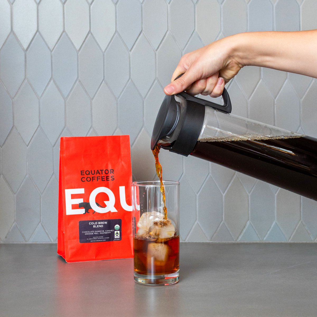 Brew delicious cold brew daily🧊☕ Enjoy the rich flavors of creamy chocolate ganache, maple syrup, and candied orange peel without leaving the house when you brew Equator Cold Brew Blend at home. 🛒 bit.ly/3L6ACWX