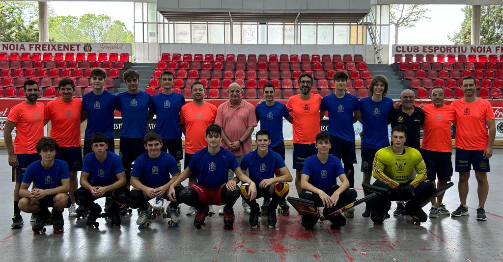 #HockeyPatines | 🏆 El Presidente <a href="/CarmeloRFEP/">Carmelo Paniagua</a> ha visitado hoy a las selecciones Sub-17 y Sub-19 en Sant Sadurní d'Anoia para desearles suerte en sus competiciones europeas🙌

🏆#OKEuroU17
📆27-2 septiembre
📍Correggio 🇮🇹

🏆#OKEuroU19
📆10-16 septiembre
📍Seedorf 🇨🇭

¡Vamos! 💪