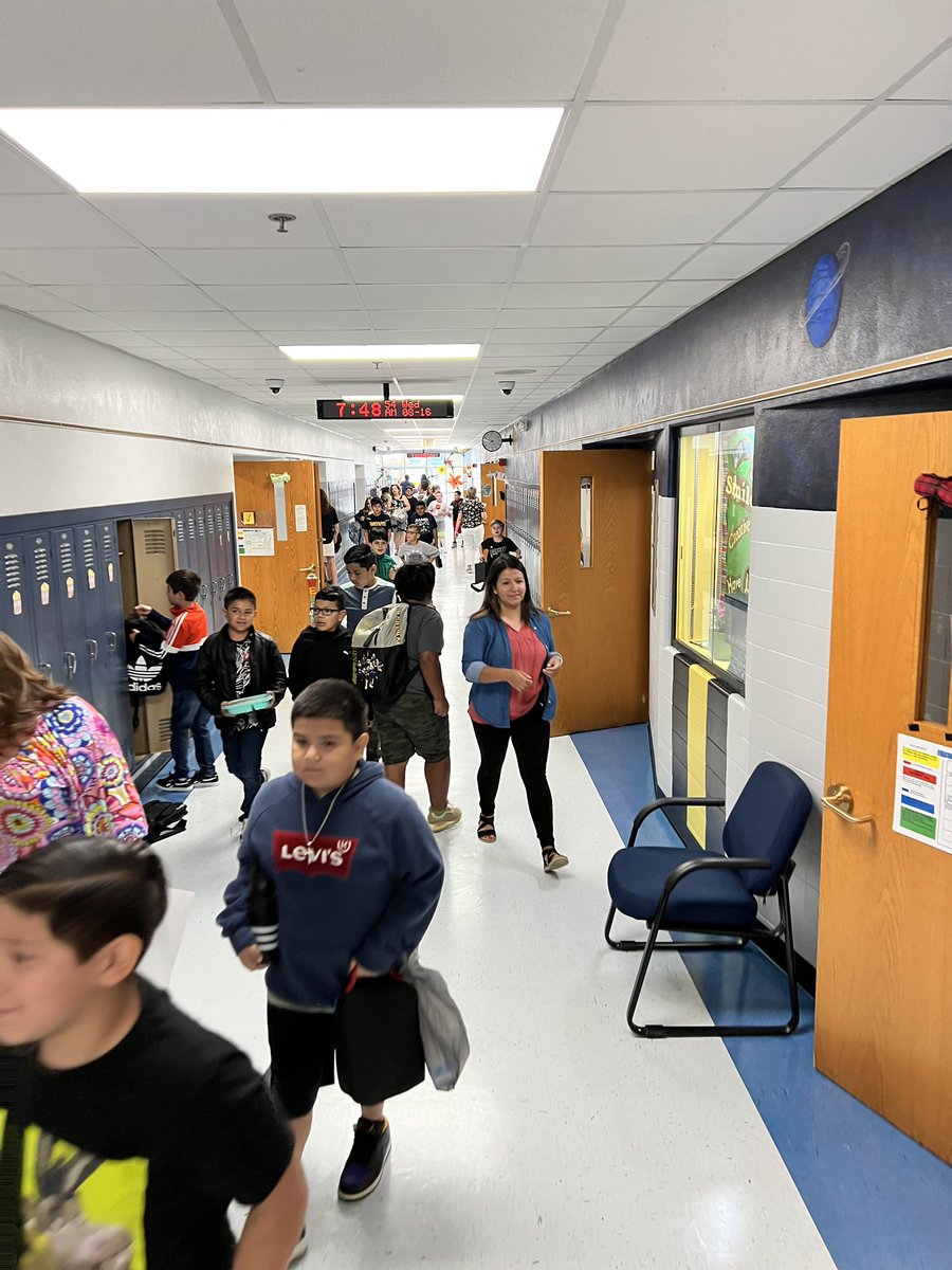 PrincipalRAdams's tweet photo. First days are the best days! The buzz of excitement through the halls and in classrooms warms my heart! We had some additional first days for our Jefferson #Newbees staff members, too! #JeffersonJourney #HarvardRising #FirstDayOfSchool https://t.co/Yl7movOEfK
