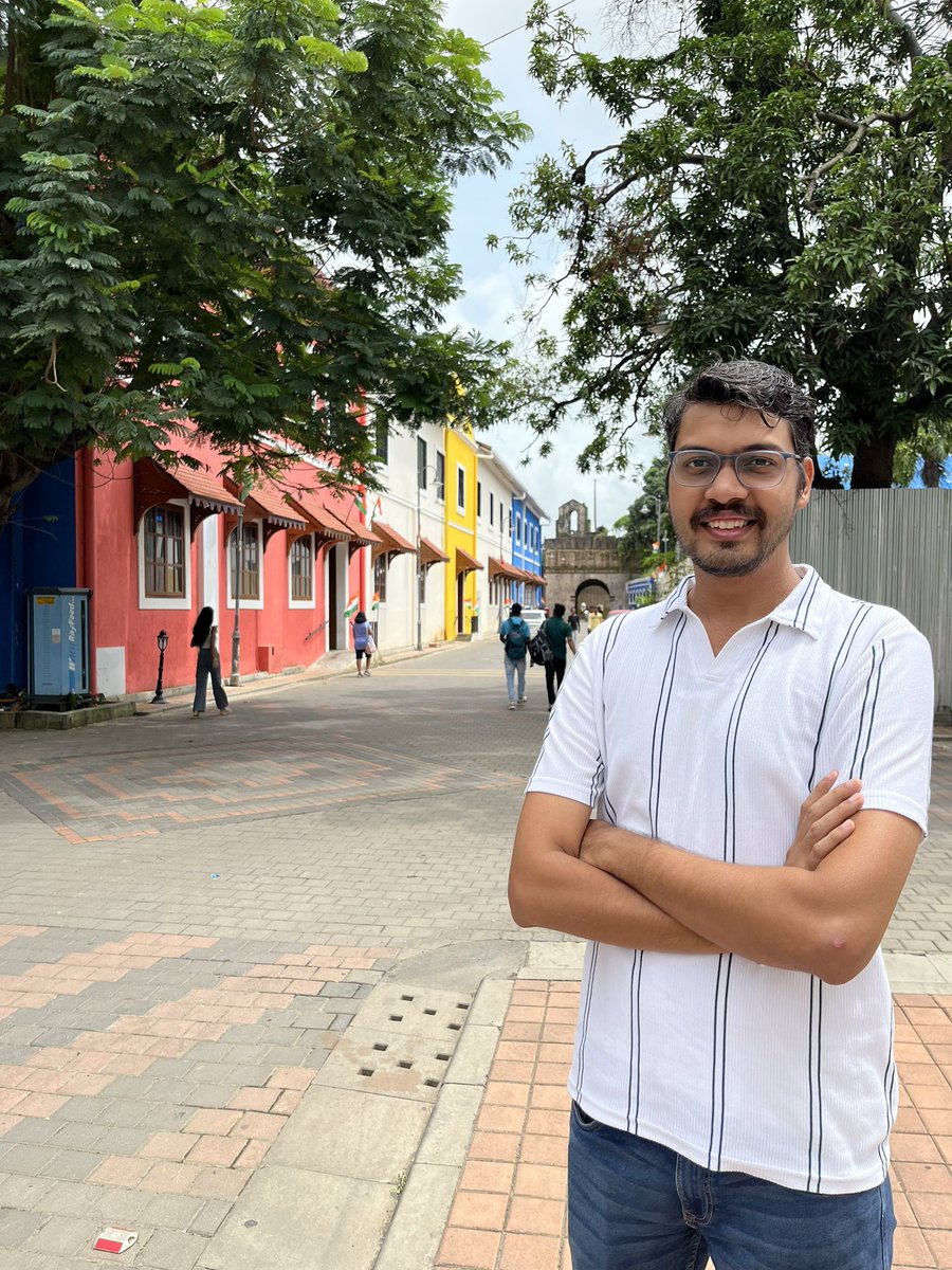 PranavV's tweet photo. Even the buildings of #Daman are so full of life. https://t.co/nFcECdavZj