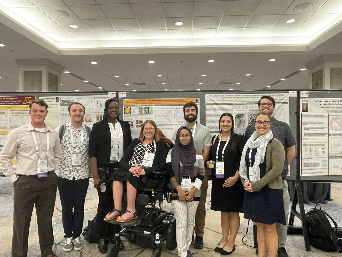 #PlantHealth2023 was success for #HadziabdicLab. @AaronOnufrak, @chellyodoi, & @MeherOny presented their #research on #microbiome of #walnuts & #sunflowers, as well as #molecular detection of #laurelwilt. 1/2