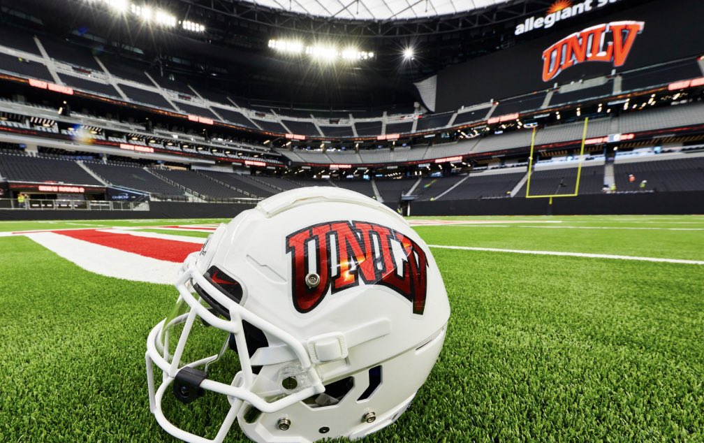 After a great conversation with Coach B.O, I am blessed to receive an offer from UNLV to further my education and dreams!! #blessed #grateful @bradodom @Coach_Odom @Da_DREAM47 @recruitcoachmc @QHHSFBCoachG @GregBiggins @adamgorney @BrandonHuffman
