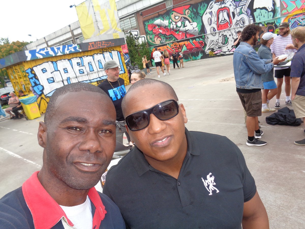 mikewaterval's tweet photo. mikey mike@utrecht@50yearsofhiphopjam with rapper statboogie
@statboogie
#denhaag
#rapper
#utrecht
#sneakerfan
#50yearsofhiphopjam
#thestatus
#toffegast
#travelstheworld
#albumthedonep
#audiblela https://t.co/h5YYSHIR47