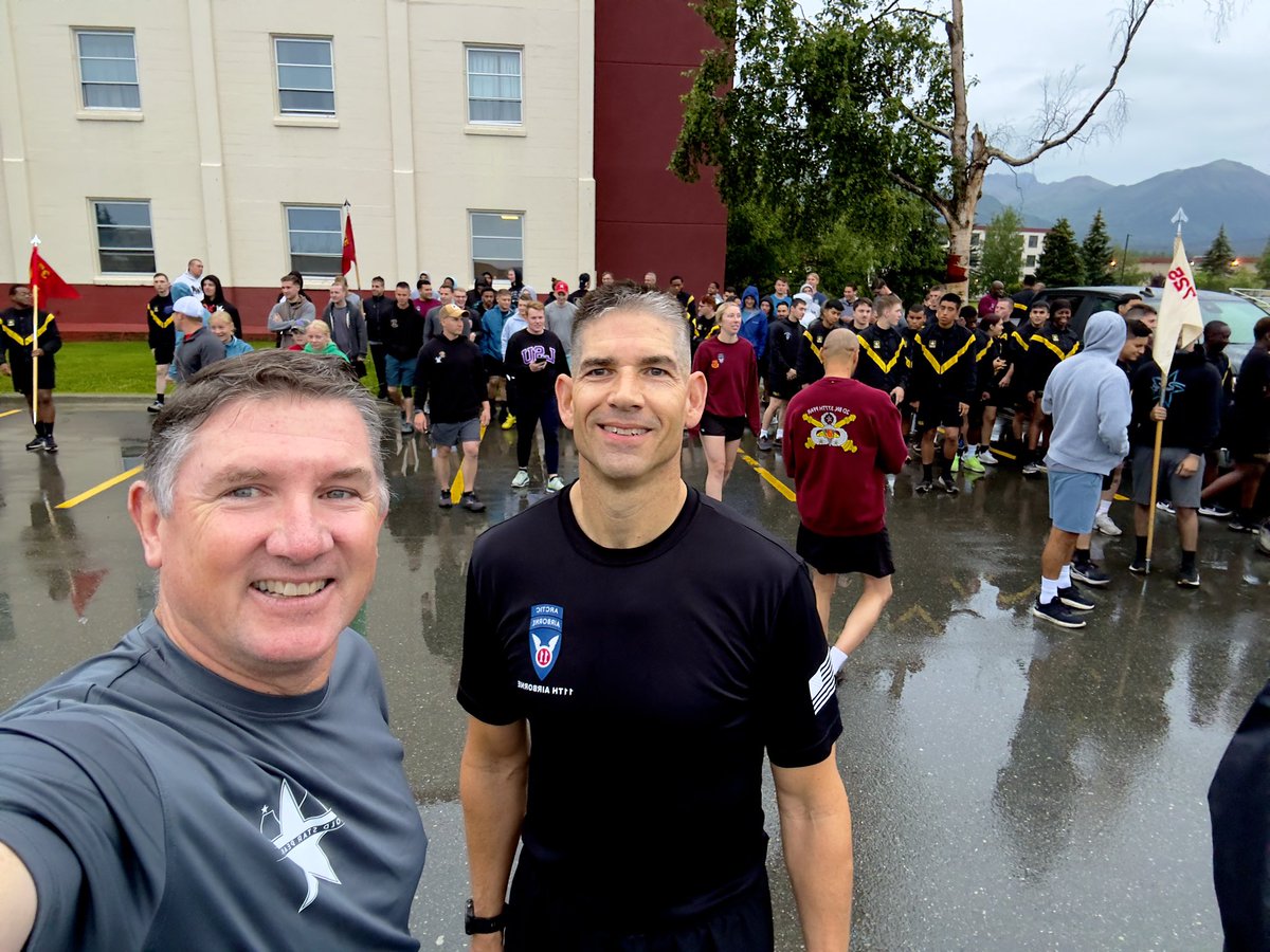 Great way to start National Airborne Day with a run with 2-377 PFAR!! And Gold Star Peak Founder/Vet Kirk Alkire! Spartan Steel! #INDOPACOMResponseForce #ArcticResponseForce #HighAltitudeResponseForce @11thAirborneDiv @GoldStarPeakInc
