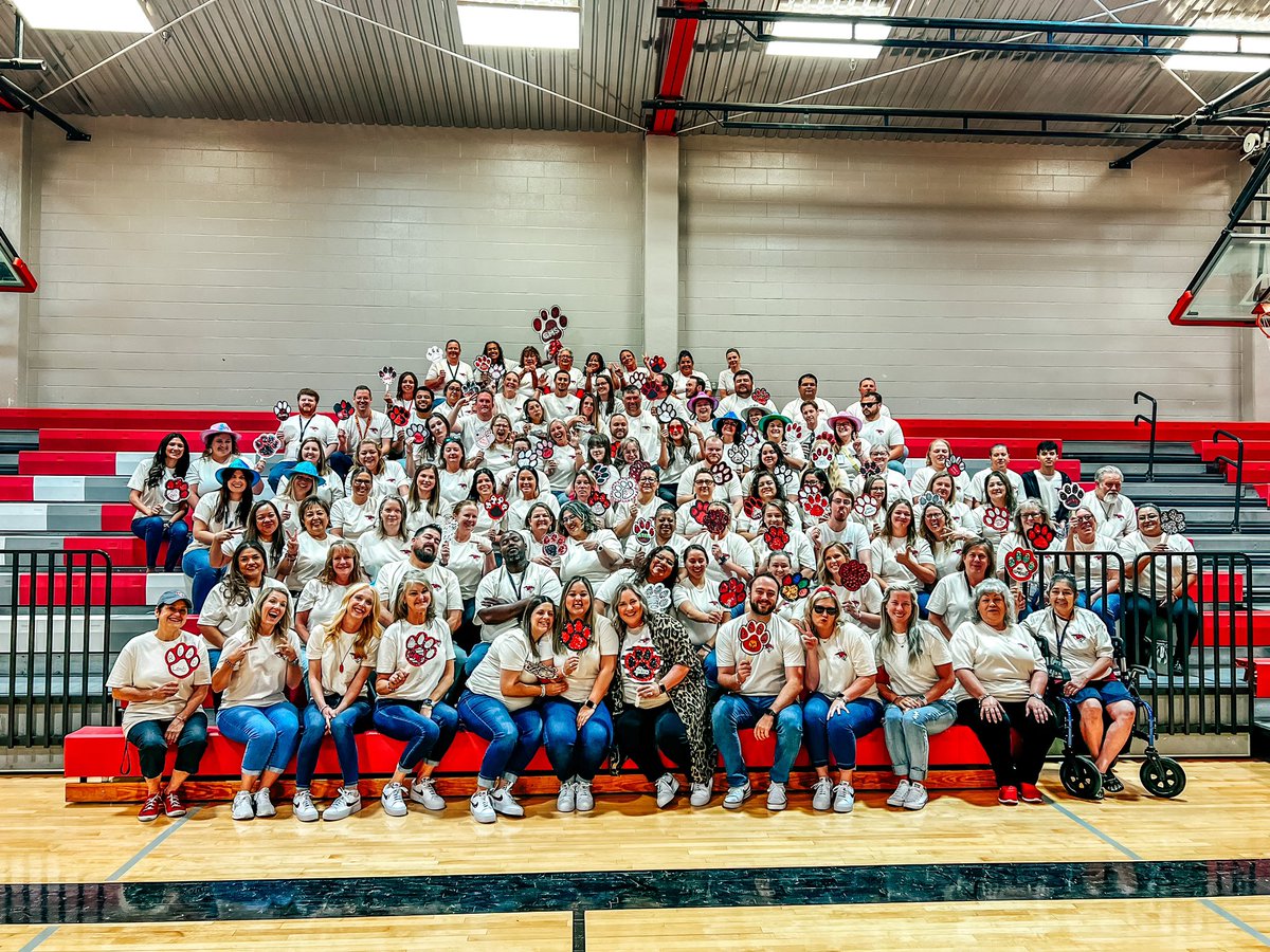 CanyonMiddle's tweet photo. CMS staff is ready to kick off the new school year! RISING AND ROARING❤️🐾

Thank you, CMS alumni Lily Escalante, for taking our staff photo this morning!  #RiseAndRoar @c_quidachay @MrsKaraJenkins @jess_carollo16 @BraxtonHead @lyonseducator 

#GrowingGreatness #TodayInComal https://t.co/4tkkHN6rVW