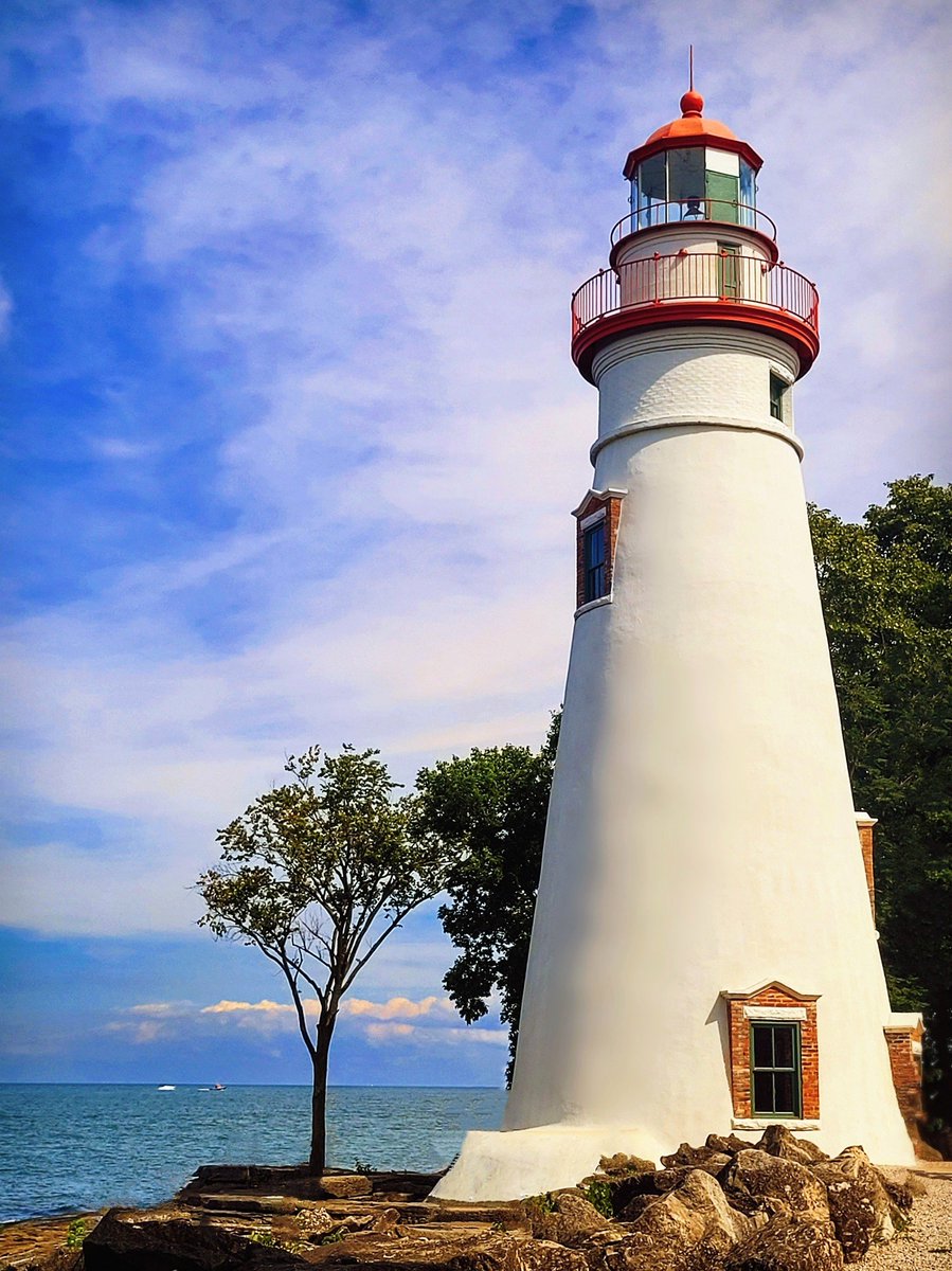 The magnificent Marblehead Lighthouse on the shores of Lake Erie is one of the oldest lighthouses on the Great Lakes. It is truly a spectacular sight in the charming town of Marblehead Ohio! 🌊❤️🌊 destinationcharming.com #travelphotography #lighthouses #Travel #LakeErie