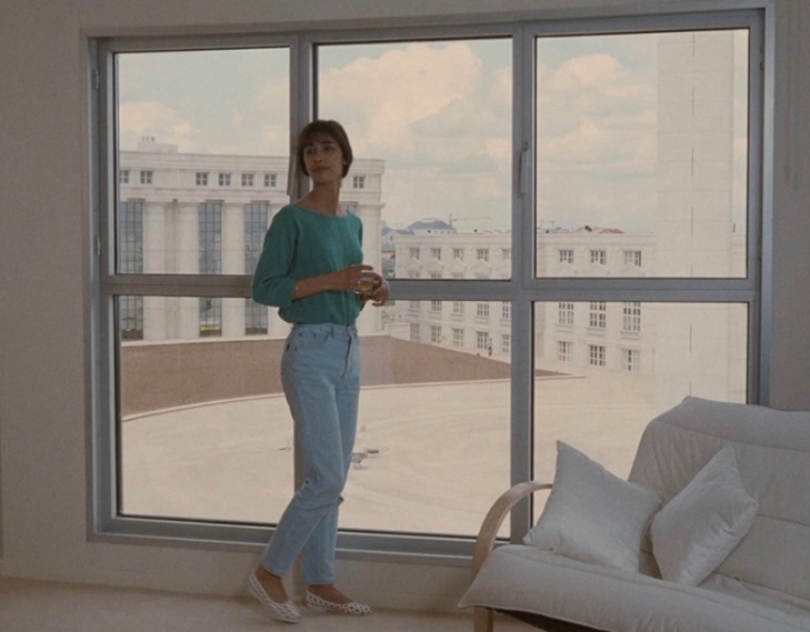 In Exteriors, Annie Ernaux recounts living in Cergy-Pontoise, a new town in the suburbs of Paris. At exactly the same time, Eric Rohmer was filming L'Ami de Mon Amie in the same town. Remarkable how these two texts speak to one another