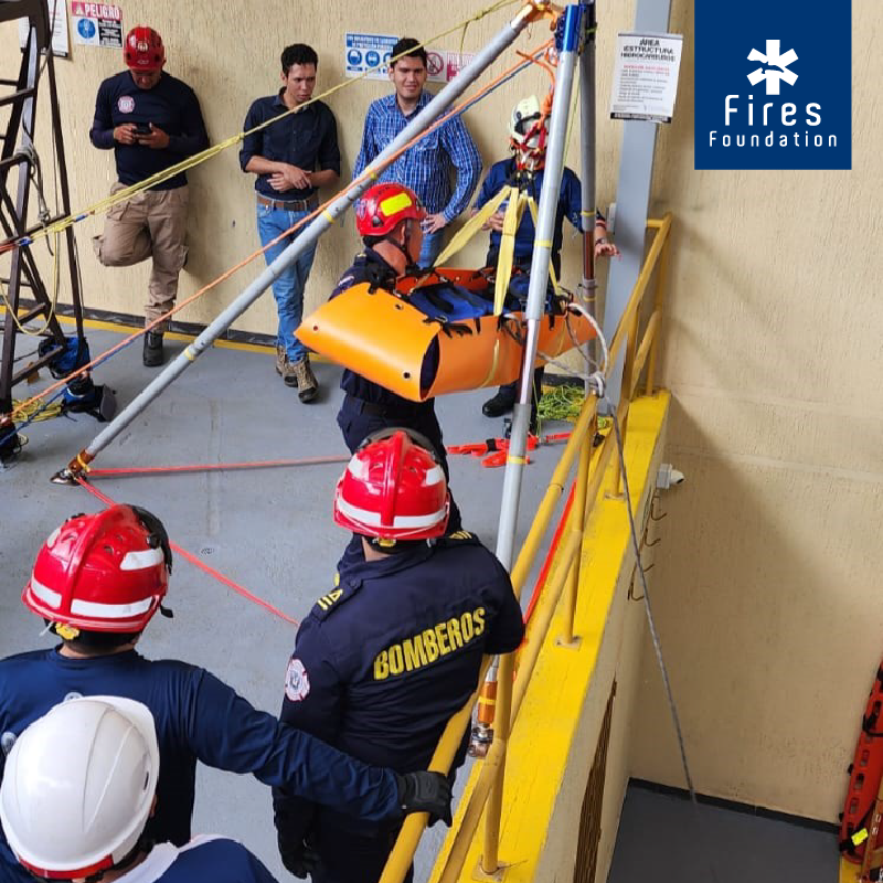Firesfoundation's tweet photo. Estamos compartiendo con organismos de rescate de Colombia. Una semana tres ciudades. Bucaramanga, Medellín y bogota. https://t.co/6JgZQPtmE0