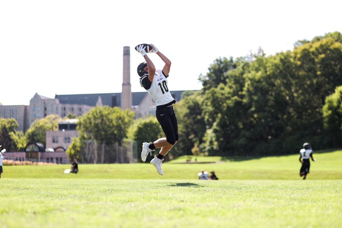 StOlafAthletics's tweet photo. Good day at the office. 📌

📸 GALLERY: https://t.co/oAFkzEHTs7

#UmYahYah | #OlePride | #DefendTheHill https://t.co/tIKB58QONA