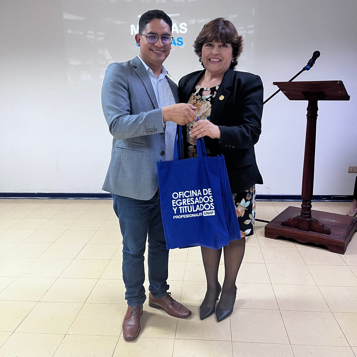 📷 Compartimos fotos de lo que fue el Encuentro de Egresados y Titulados de las carreras que se imparten en el Centro Docente y de Vinculación de la #UNAP en #Arica.

#ProfesionalesUNAP