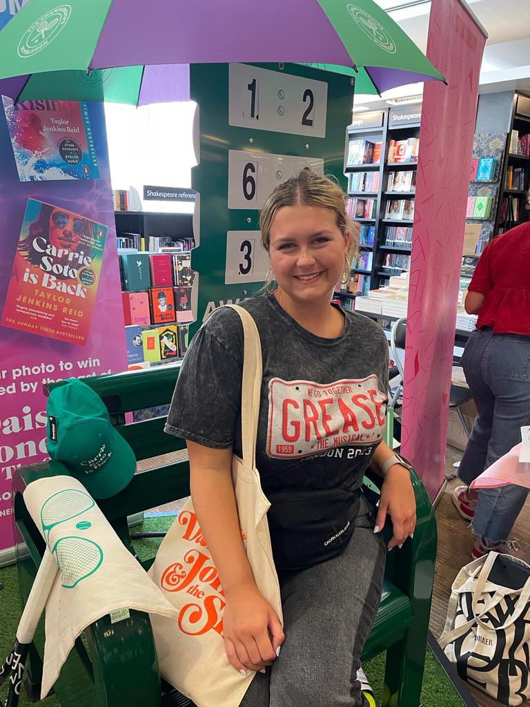 gigiwm_2005's tweet photo. @HutchHeinemann @WaterstonesPicc Had a great day today!! #starsofsummer #bookfest https://t.co/uxiHnKhjlt