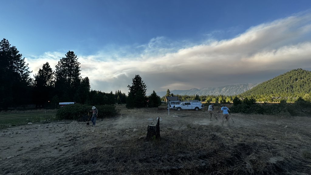 AgWeatherNet's tweet photo. Welcome to the Network: Plain!
Smoke from the #AirplaneLakeFire billowed last night and descended on our crew this morning. We’d like to thank Lake Wenatchee Fire & Rescue for securing land for this station and thank all firefighters in WA for keeping our communities safe #wawx https://t.co/SsMs7uKkwq