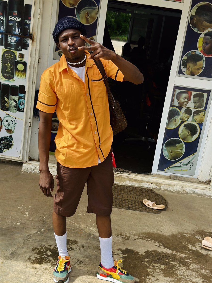 BaddaGh's tweet photo. Back to school 😅 New Music, soon Out 🚨🔥
 #Goodmorning #amapiano #bunyentere https://t.co/mBguN8WYwI