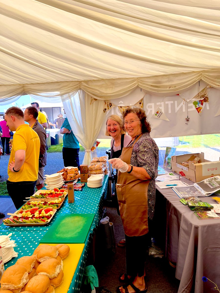 mertynabbot's tweet photo. Great day out today day! Work first thing with 6.00 start catered for @MenterMon Breakfast meeting, #AngleseyShow Had a wander around the show after we’d cleared up!
Day ended badly when an @arrivanorthwest bus scraped the side of van whilst unloading! Reported to police! https://t.co/5Ob3l045hY
