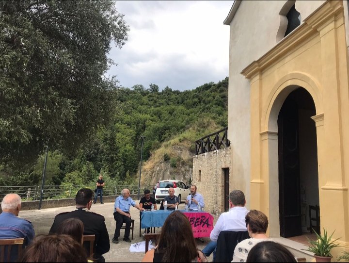 patrizia_morano's tweet photo. "Dio ha le mani sporche" presentazione del libro di don Marcello Cozzi a cura di Libera Basilicata c/ o Santuario Maria S.S. degli Angeli ( San Giorgio Lucano). Libro consigliato a tutti per riflettere, partendo dall'ascolto vero, per sporcarsi le mani! https://t.co/iJ72W5iJVU