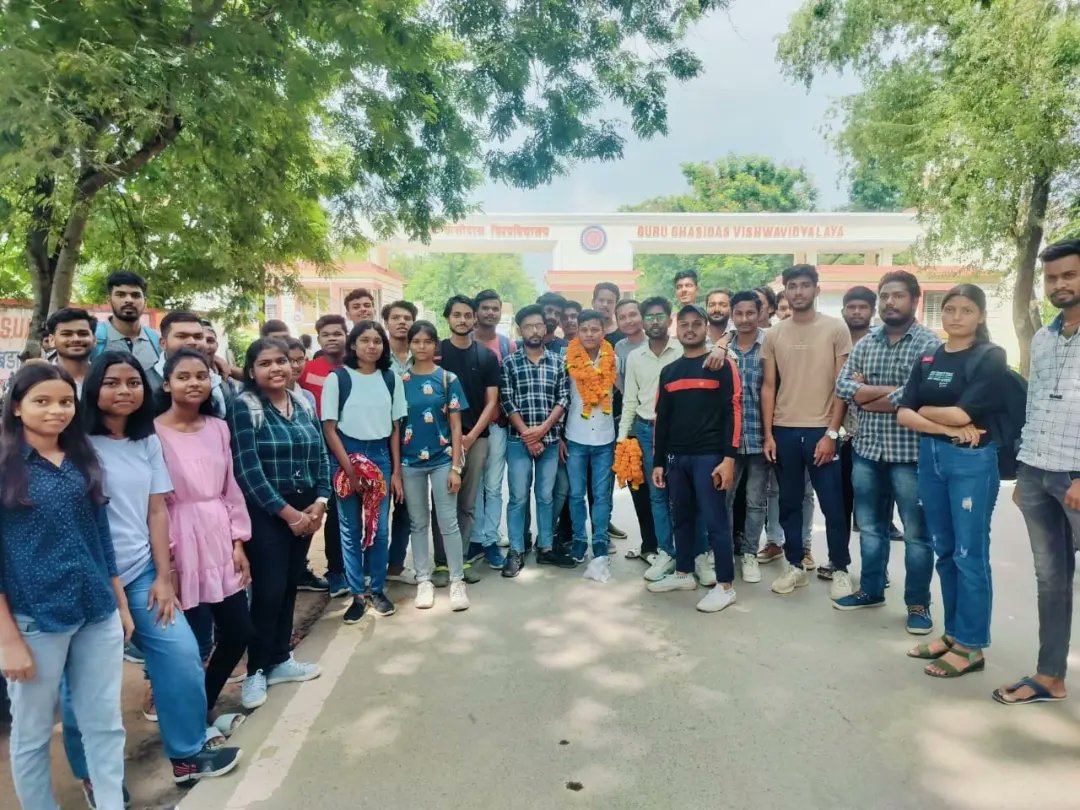iprasoonpathak's tweet photo. गुरु घासीदास केंद्रीय विश्वविद्यालय एनएसयूआई अध्यक्ष नियुक्त होने के बाद @nsuiggvoffice के साथियों के द्वारा जो प्यार-स्नेह मिला उसके लिए मैं सभी का आभार व्यक्त करता हूं और आगे भी आप सभी का इसी प्रकार का प्यार-स्नेह मिलता रहे इसकी अपेक्षा रखता हूं। https://t.co/9dPlc3jksX