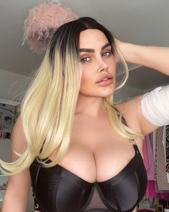 Chemo Barbie 💖 https://t.co/gO0q6dPvjR<a href="/tag/breastcancerawarenessmonth"class="tags"><span>#breastcancerawarenessmonth</span></a>