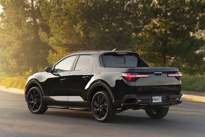 djsnevas's tweet photo. hyundai is fighting wit ranger https://t.co/rgDOluuA7J