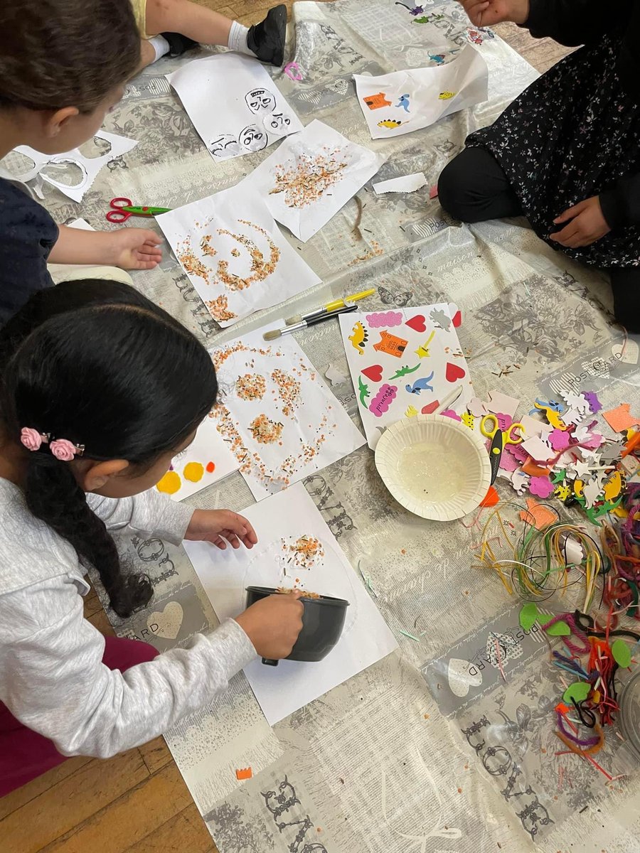 #Summertime @ #PeaceofMind

#Day10 

#ArtsandCrafts 🎨 by our lovely #Linda (proving every week that doctors are the best artists🥰) followed by a small talk about the importance of #HealthyEating for #children and important discussions around #obesity #issues with parents🙌