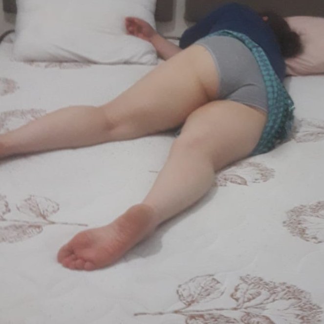 Karımı yatağında sikip hamile birakmak isteyen güçlü kaslı kalin damarli yarakli  erkek varmidir