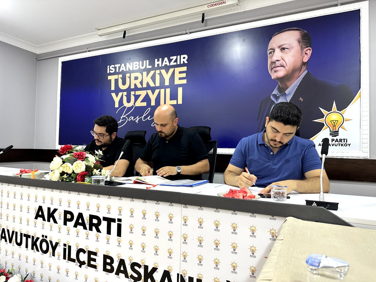 İl Başkan Yardımcınız <a href="/KilicerAhmet/">Ahmet</a>
İl Sorumlumuz @habibarut  ve 
Gençlik Kolları Başkanımız <a href="/ercndnr/">Ercan Döner🇹🇷</a> ile 
Haftalık Gençlik Kolları Yönetim Kurulu Toplantımızı gerçekleştirdik. 
Toplantımız hayırlara vesile olsun 🇹🇷