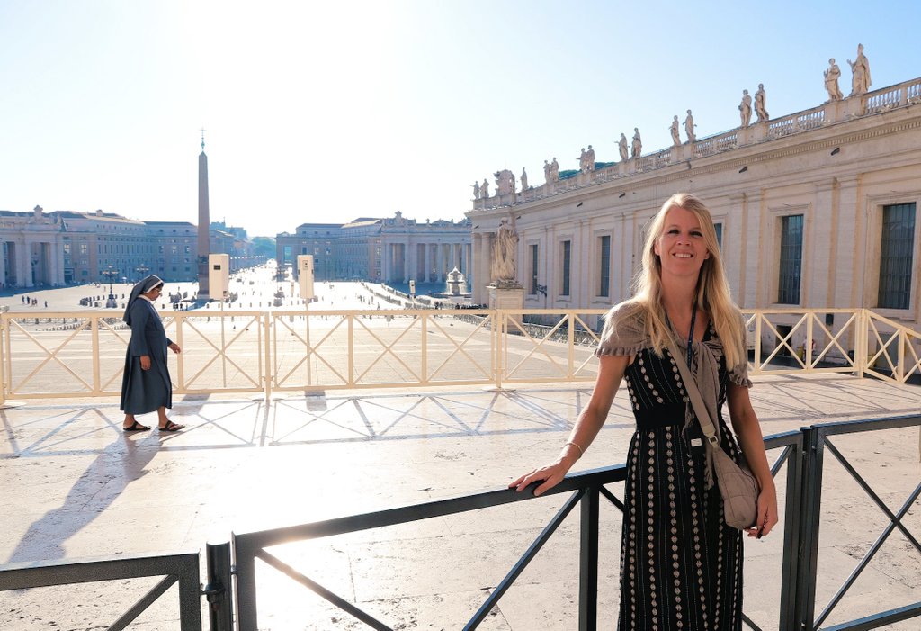 Early morning in Vatican City
#VaticanCity #SaintPetersSquare #stPetersBasilica #Italy @Italia
