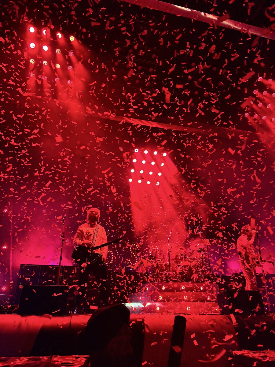 LAxDiaries's tweet photo. And that, was the 5SOS Show. 

Next up, Jonas! https://t.co/4ihQyGn3rN