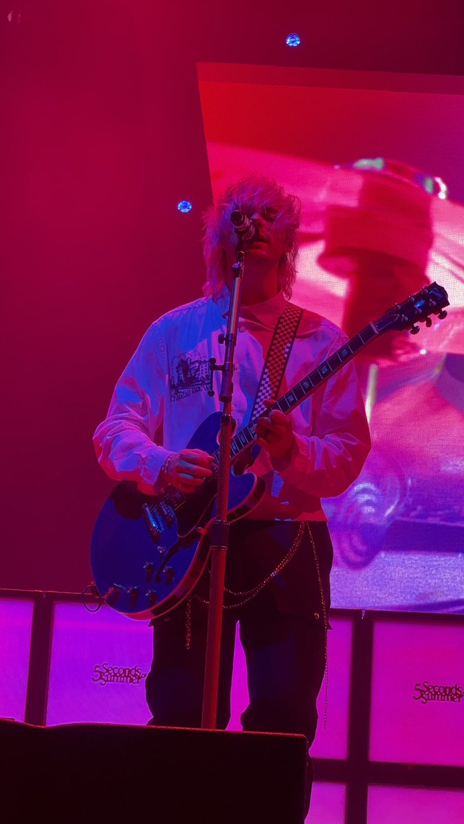 LAxDiaries's tweet photo. And that, was the 5SOS Show. 

Next up, Jonas! https://t.co/4ihQyGn3rN