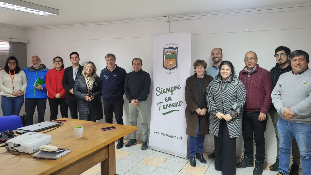 👷‍♂️ Seremi <a href="/YaninoRiquelme/">Yanino Riquelme</a>  junto al equipo municipal de Nogales <a href="/muninogales/">muninogales</a>  y Dirección General de Concesiones participan en jornada de Participación Institucional, revisando el avance del proyecto de ampliación Ruta 5 norte, en la comuna de Nogales.

#MOPVALPARAÍSO